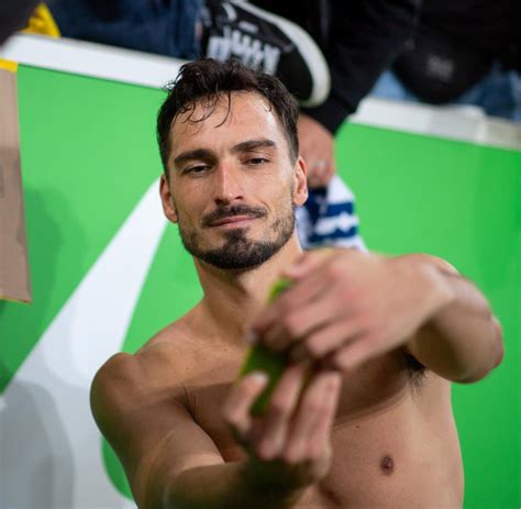 mats hummels rapperin|Mats Hummels consoles himself with rappers